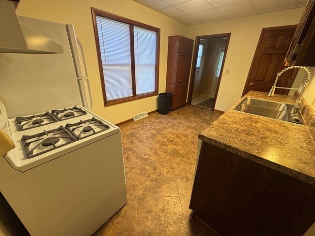 Photo - 317-319 18th Ave Moline, IL Unidad 317