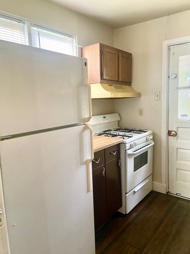 Photo - 2212 Center Way S