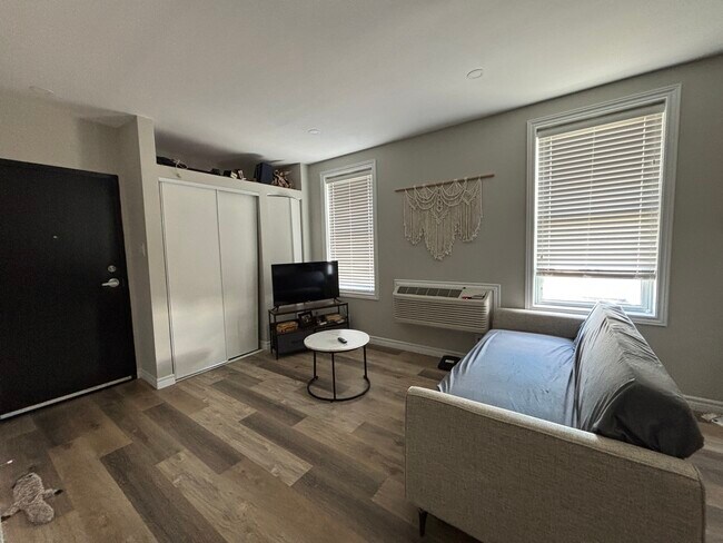 Photo - 178 Front St N Unit 402