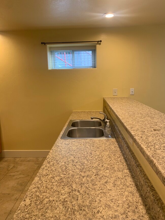 Photo - 316 W Broadway St Unidad B