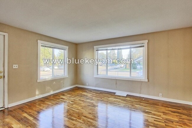 Photo - 3 Bed, 1 Bath Duplex Unit in Downtown Vancouver
