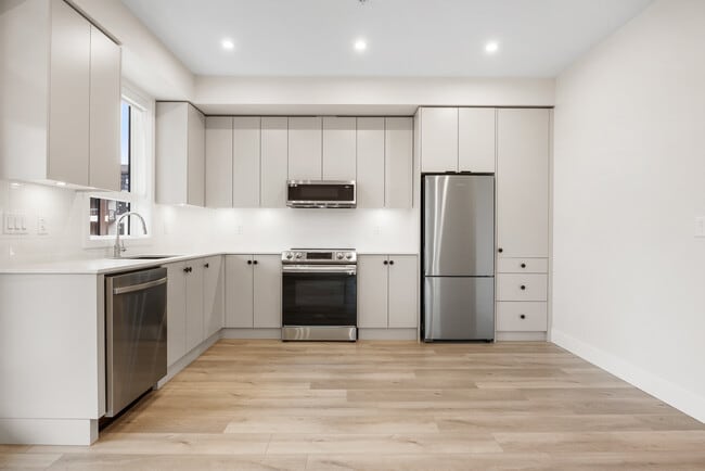 Building Photo - 45511-45511 Campus Dr