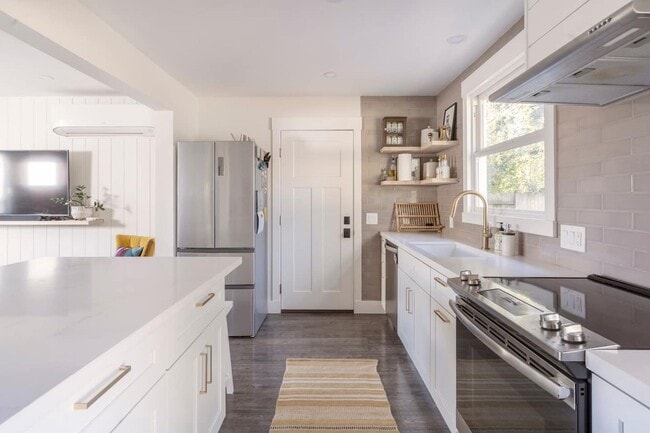 Photo - Renovated Two Bedroom West Napa Bungalow