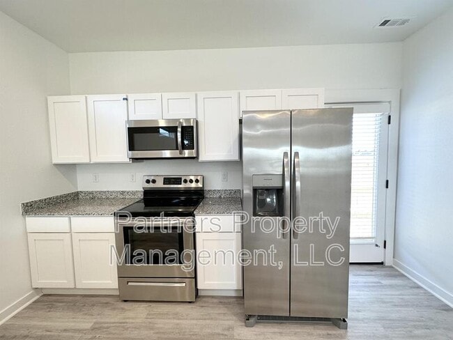 Photo - 1070 Boardwalk Ave