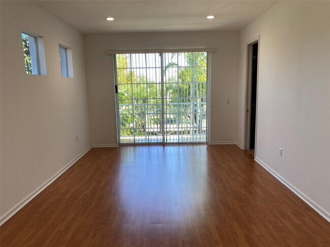 Photo - 230 N G St