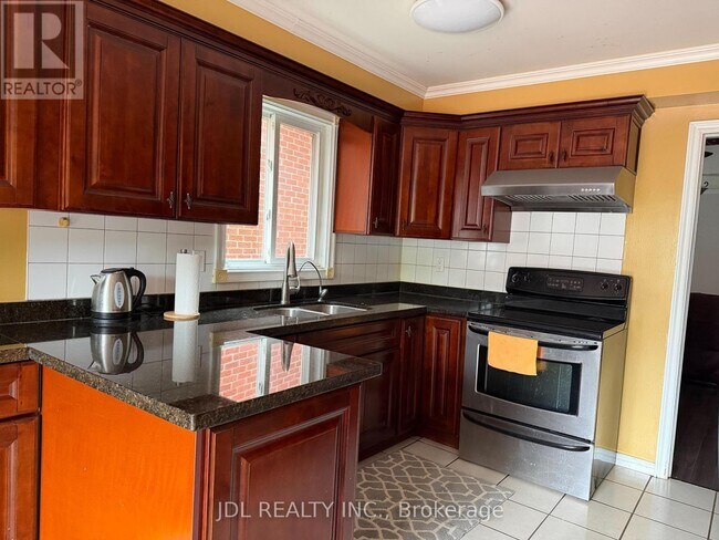 Photo - 87 Strathmore Dr
