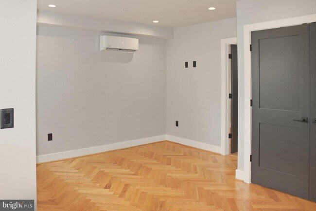 Photo - 1643 New Jersey Ave NW Unidad 2