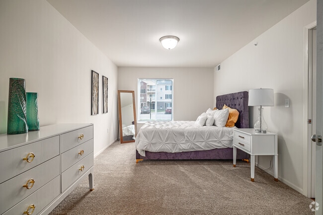 2BD, 1BA - 950SF