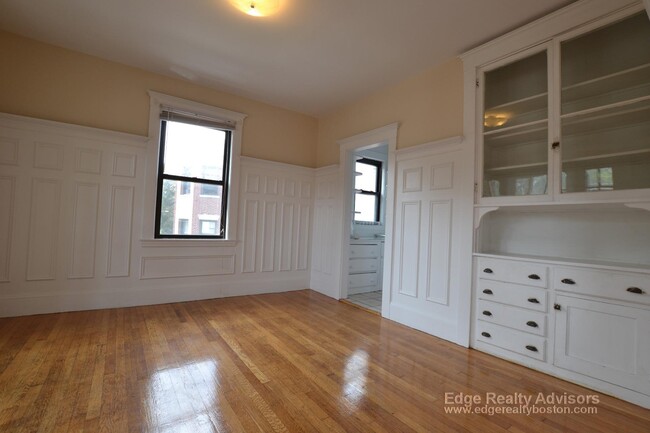 Building Photo - 217 Chestnut Hill Ave Unit 3 Rental