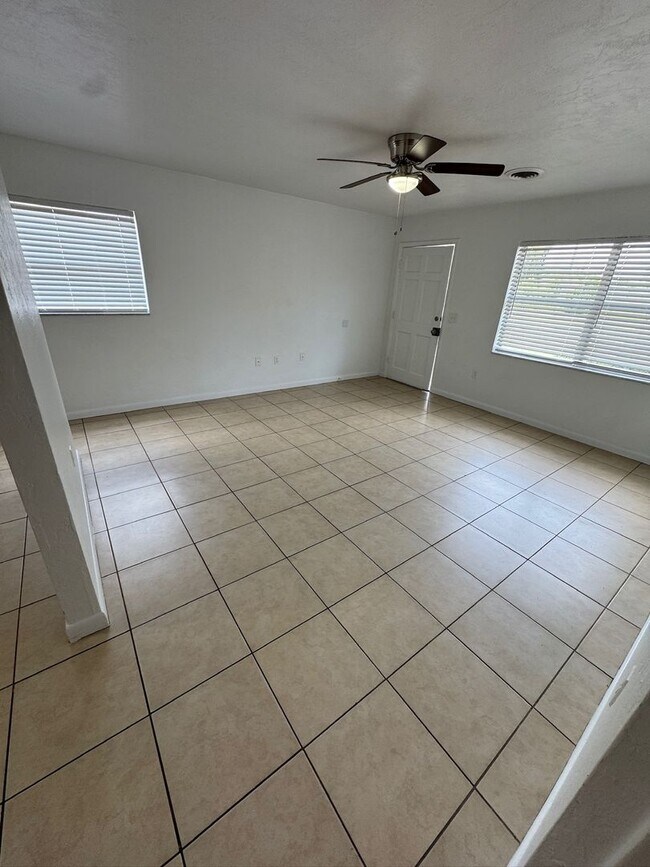 Photo - 1643 NE 70th St