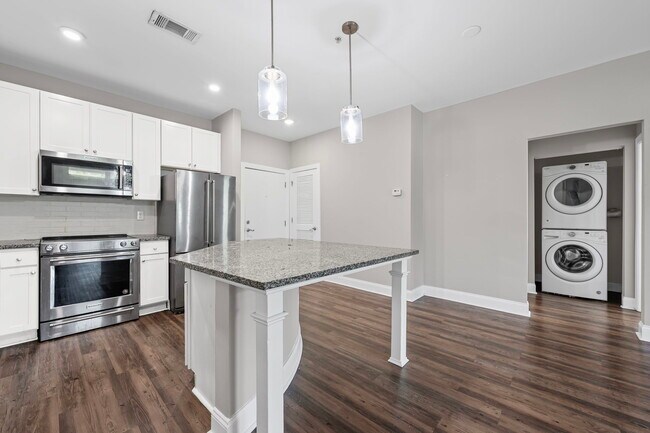 Photo - 840 United Ave SE