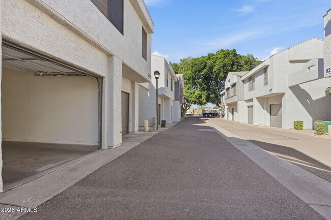 Photo - 9209 N 59th Ave Unidad 205