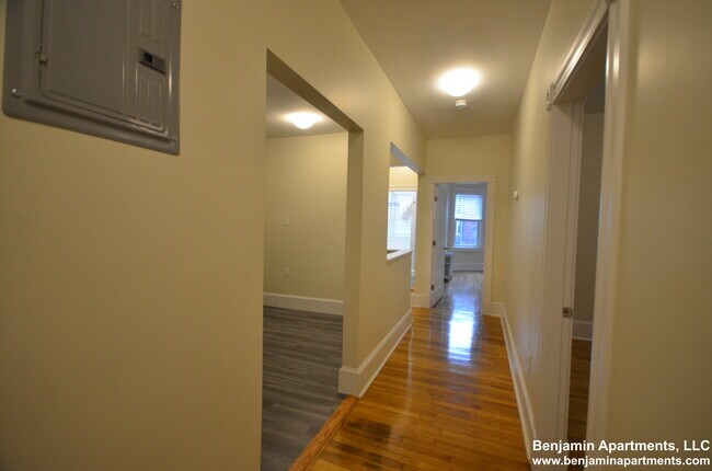 Photo - 1595 Beacon St Unidad 3