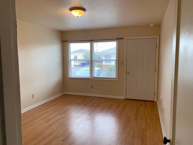 Photo - Bright One bedroom Woodlawn Apartment Unidad #11