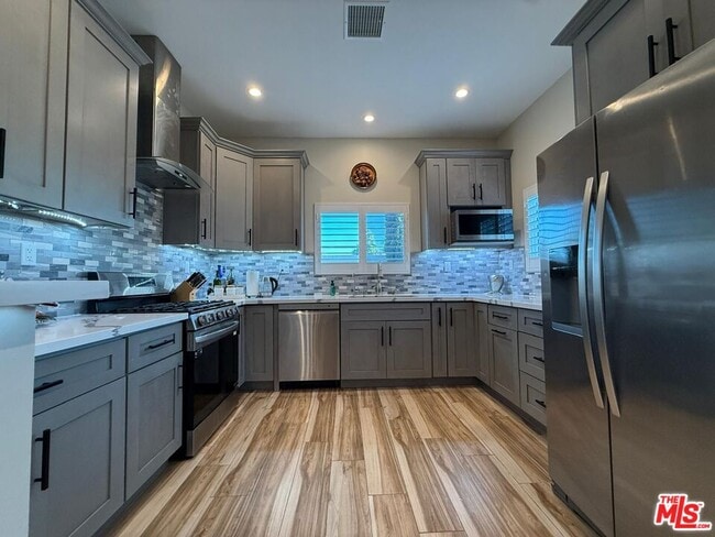 Photo - 10905 Olinda St