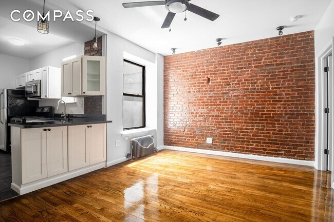 Photo - 1186 Putnam Ave