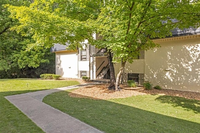 Building Photo - 118 Lablanc Way NW