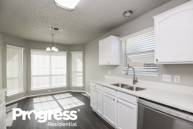 Photo - 1121 Sandalwood Dr