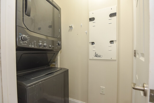 Building Photo - 231 Riverside Dr Unit 2503