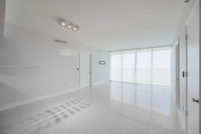 Photo - 495 Brickell Ave Unidad 5205