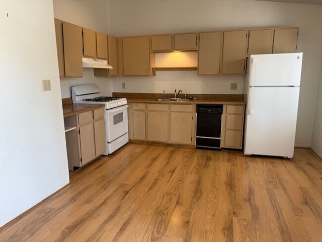 Photo - 674 E Date St Unidad A