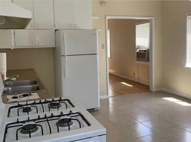 Photo - 14116-14118 Sylvan St