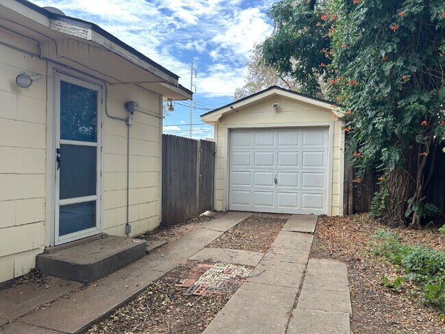 Photo - Charm, Comfort and Convenience!