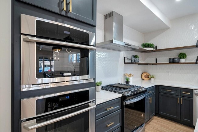 Photo - Modern Room – Private, Efficient, and Styl... Unit Budapest