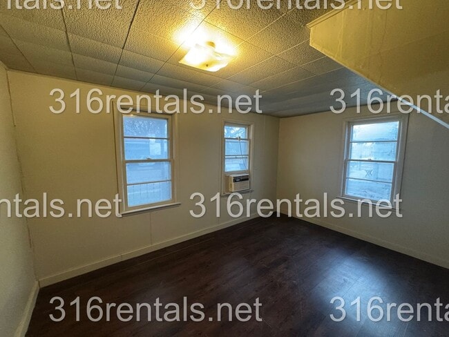 Photo - $850- 3 bed 1 bath - Single Family Home