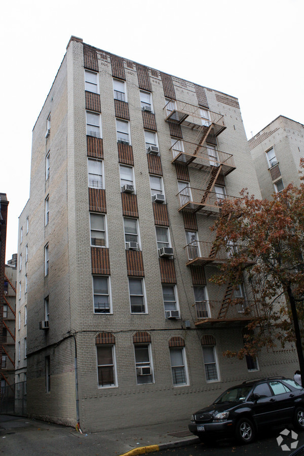 Photo - 30 E 208th St Apartments