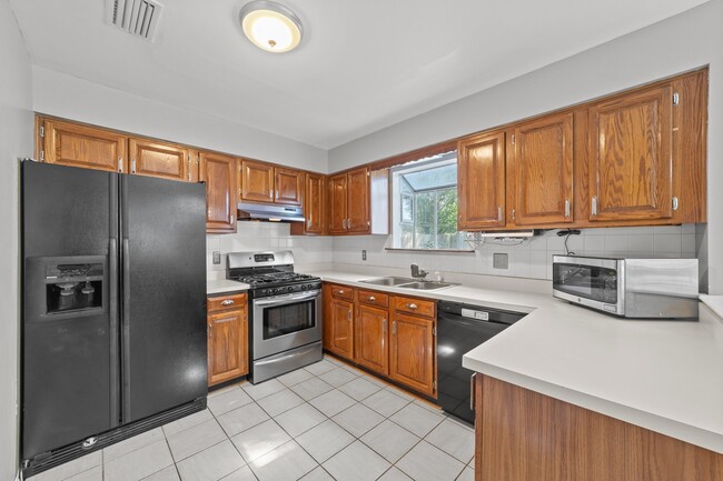 Photo - 3217 Crocus Ln