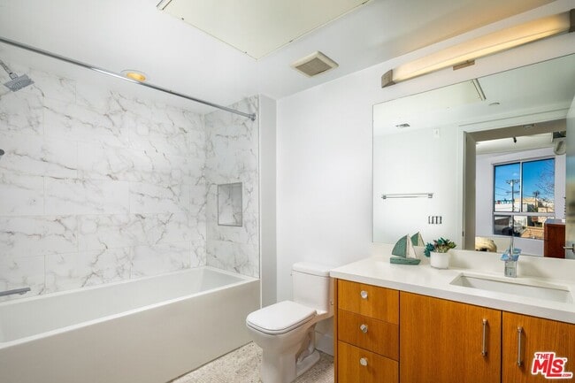 Photo - 710 N El Centro Ave Unit 316