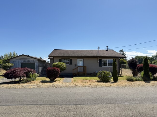 Photo - 304 Oak St