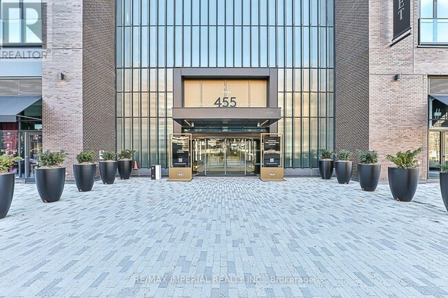 Photo - 455 Wellington St W Unit 910