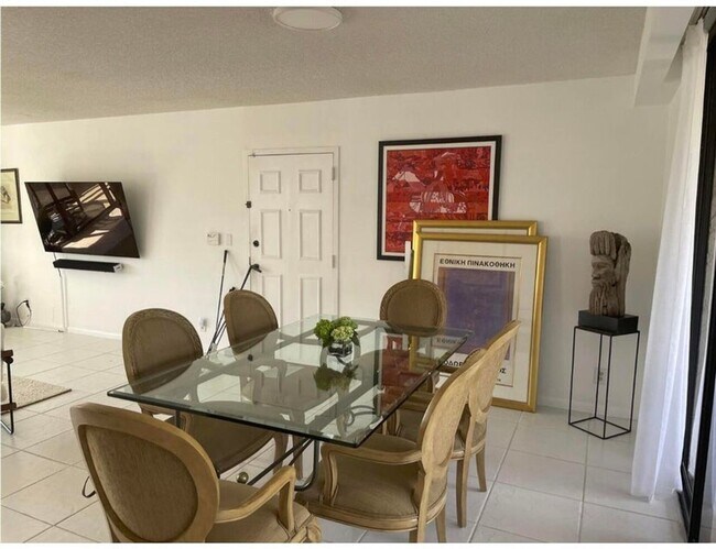 Photo - 7170 Promenade Dr House