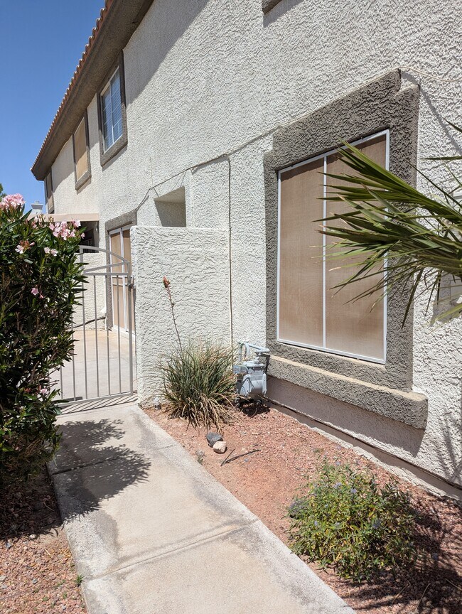 Photo - 203 Oro Canyon St