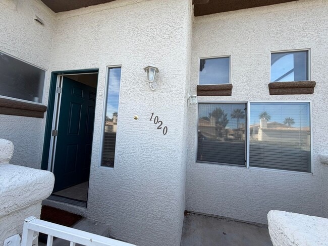 Building Photo - Corner lot townhome