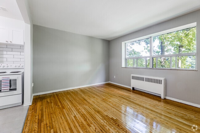 2BR, 1BA - 730SF - Living Room
