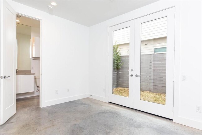 Photo - 5868 E Post Oak Ln