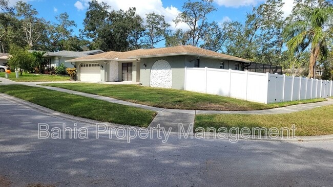 Photo - 215 Meadowcross Dr