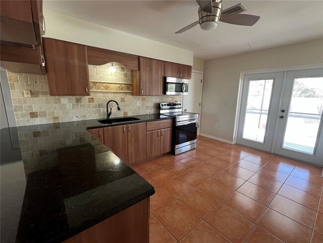 Photo - 456 Millport St NW