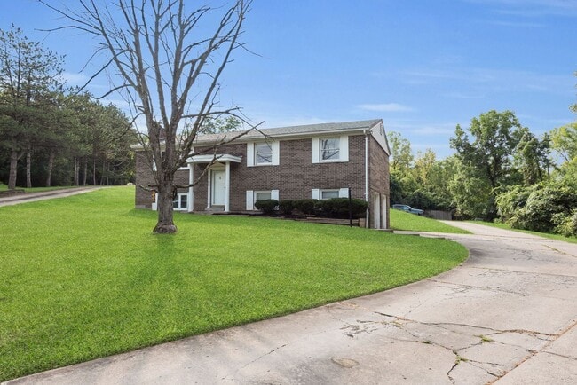 Photo - 2700 Queenswood Dr