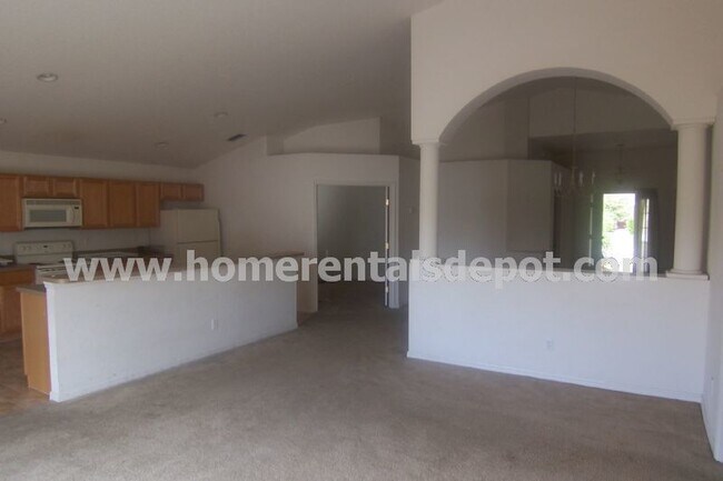 *PRICE REDUCTION* Spacious 4 bedroom home with 2 full bathrooms in Kissimmee – Your 1,816 Sq. Ft....