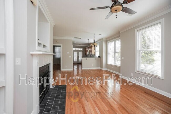 Photo - 1115 Thrower St