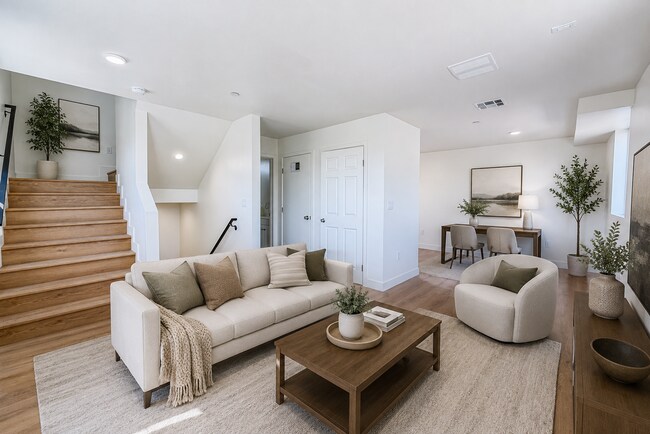 Photo - 423 E 31st St Unidad #421 1/2