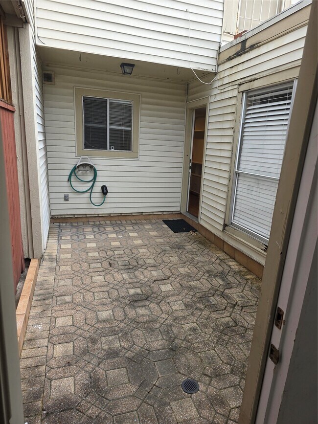 Photo - 1962 Augusta Dr