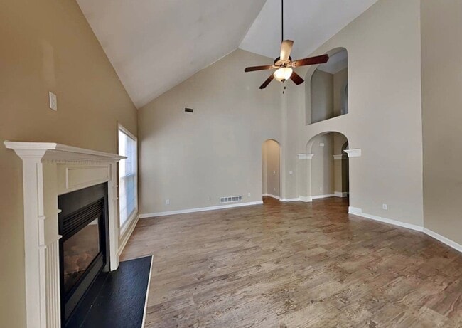 Photo - 466 Greyhawk Way