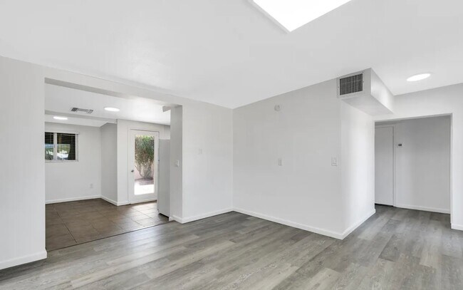 Photo - 850 E Freeman Pl