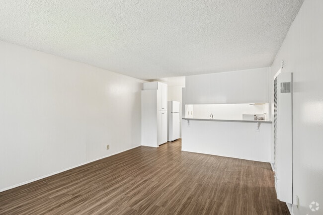 1BR, 1BA - 750SF - Living Room - Hermosa Vista Apartments