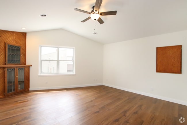 Building Photo - 10 Fond Du Lac St Rental